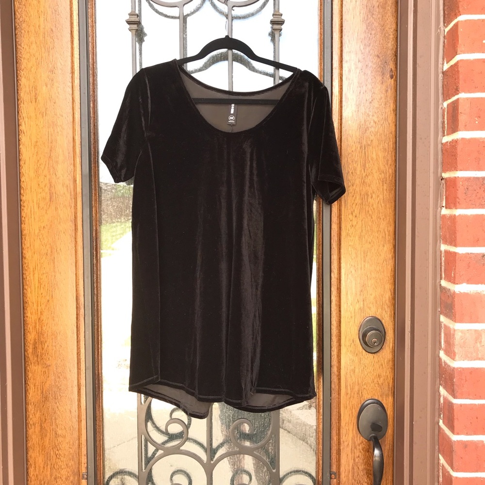 Black velvet Tee by Agnes and Dora